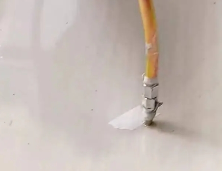 云浮瓷砖空鼓维修公司专业解答在瓷砖铺贴过程中，如果使用的砂料过粗（如全部使用了粗砂），可能会导致以下问题